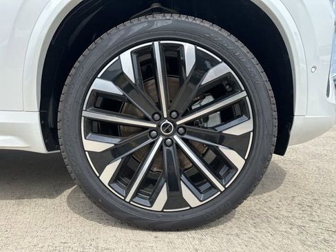 New 2026 Volvo XC90 B6 Ultra w/ Protection Package image 16