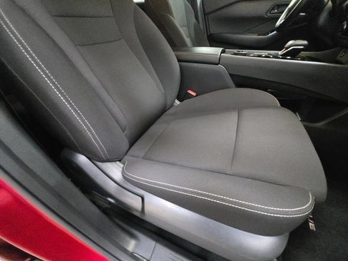 Used 2024 Nissan Rogue S AWD/4WD image 29