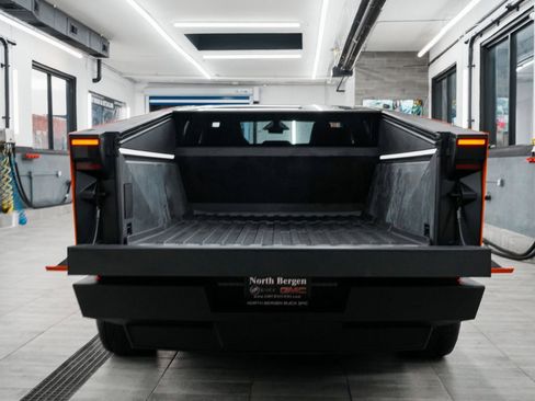 Used 2024 Tesla Cybertruck AWD Crew Cab image 30