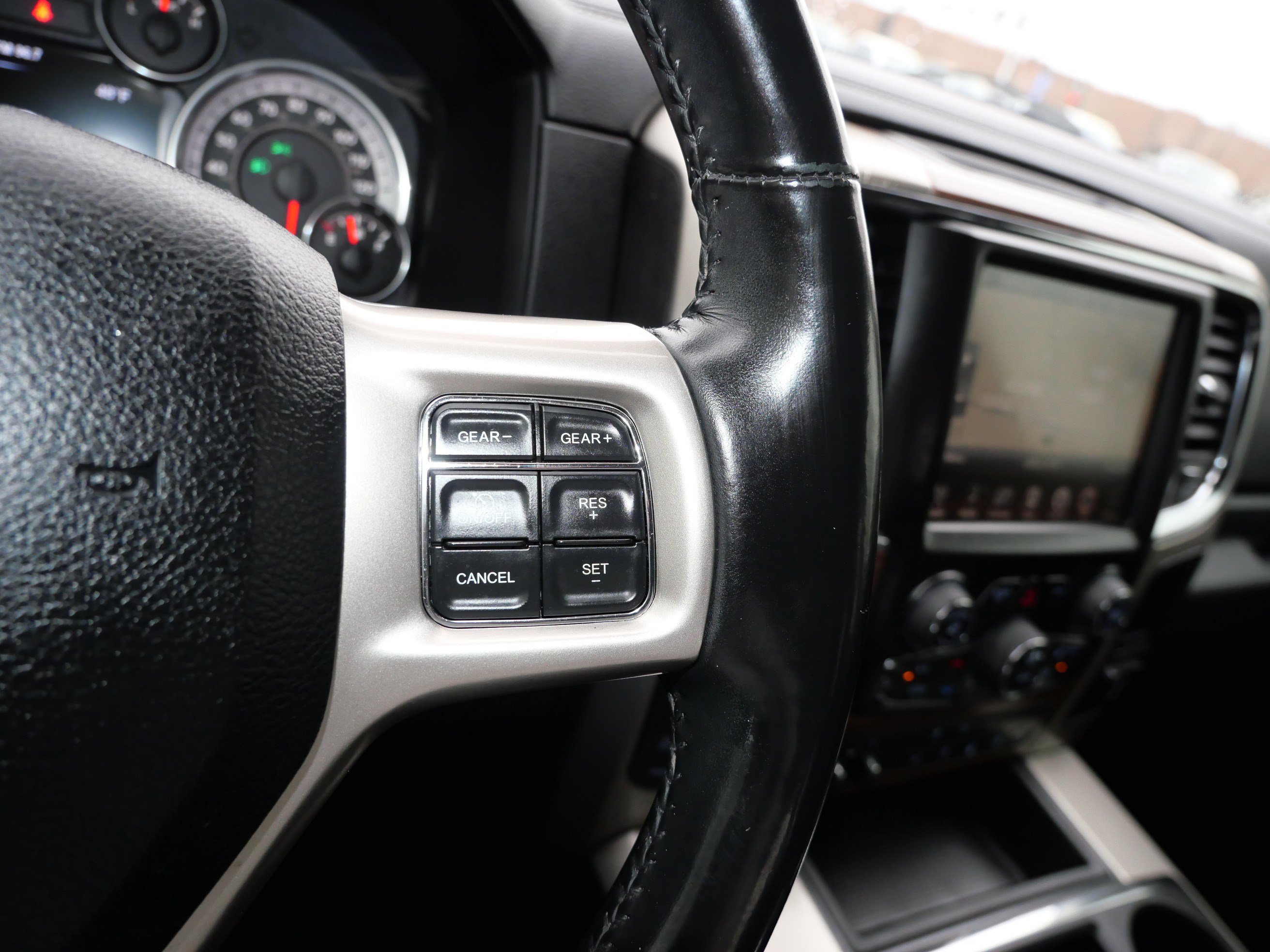 Used 2015 RAM 1500 Laramie w/ Convenience Group AWD/4WD image 25