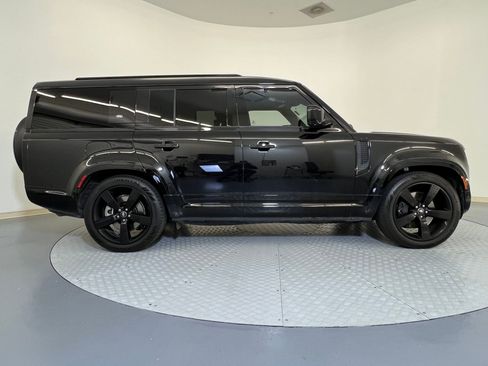 Used 2024 Land Rover Defender 130 X-Dynamic SE image 8