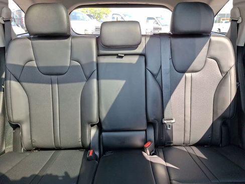 Used 2023 Kia Sorento S w/ Panoramic Sunroof Package FWD image 14