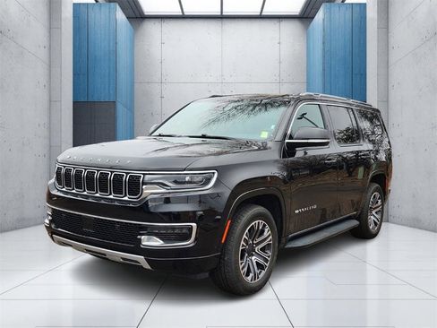 Used 2024 Jeep Wagoneer Series II w/ Flexible Seating Group image 7