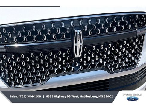Used 2025 Lincoln Navigator L Reserve AWD/4WD image 25