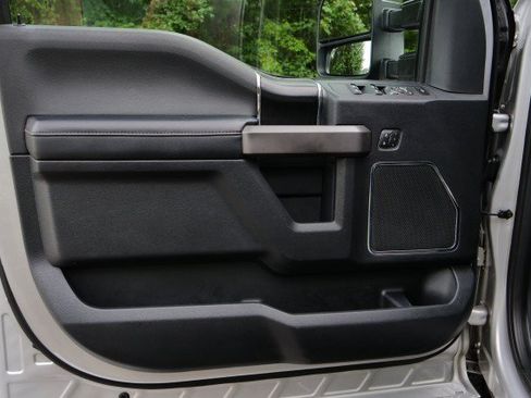 Used 2019 Ford F250 Platinum w/ Platinum Ultimate Package AWD/4WD image 21