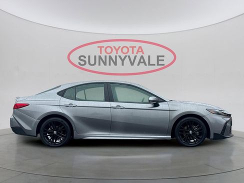 Used 2025 Toyota Camry SE image 9