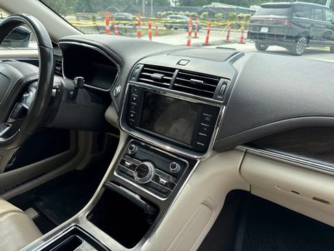 Used 2019 Lincoln Continental Select w/ Continental Climate Package AWD/4WD image 33