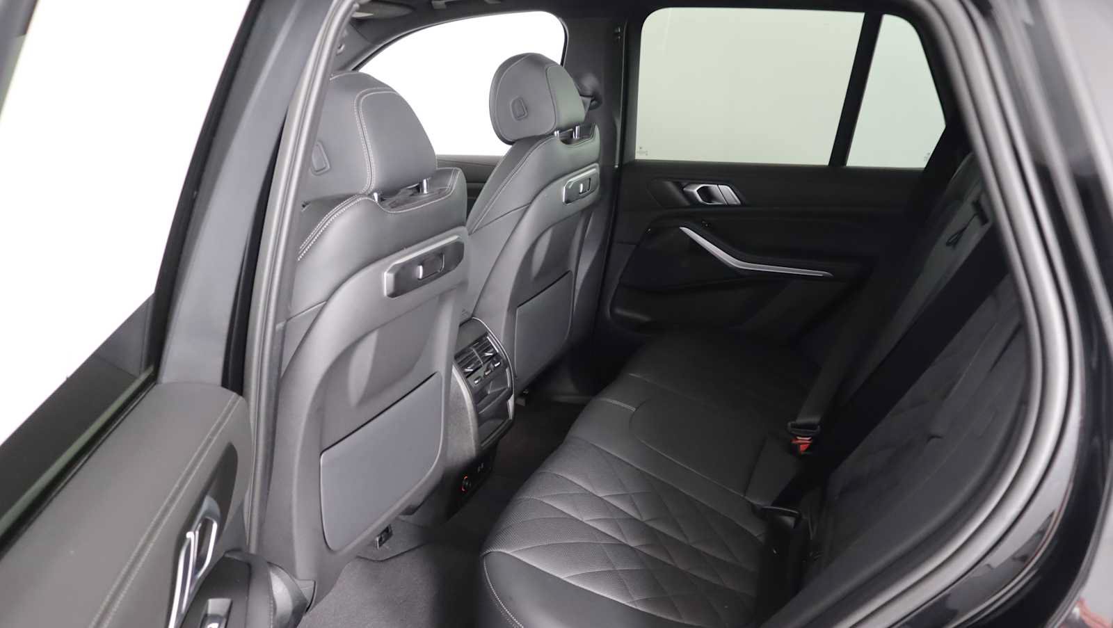 Used 2024 BMW X5 xDrive40i AWD/4WD image 13