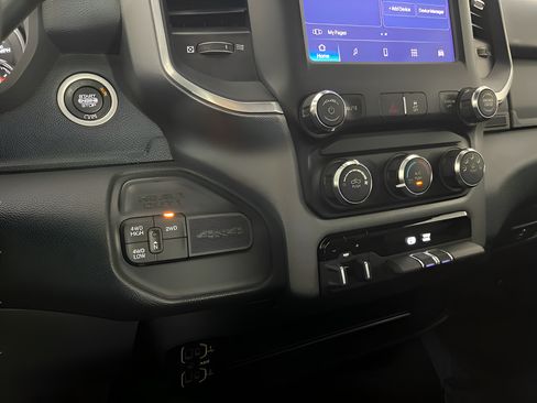 Used 2024 RAM 2500 Big Horn AWD/4WD image 21