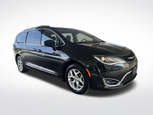 Used 2017 Chrysler Pacifica Touring-L Plus w/ Advanced Safetytec Group FWD image 3