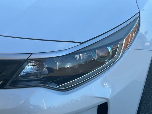 Used 2017 Kia Optima EX image 11
