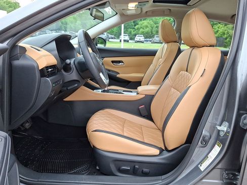 Used 2023 Nissan Sentra SV w/ SV Premium Package FWD image 11
