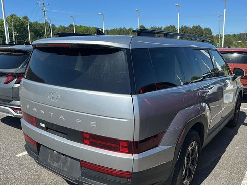 Used 2025 Hyundai Santa Fe SEL FWD image 4