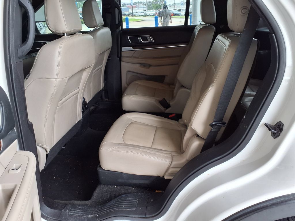 Used 2018 Ford Explorer Limited w/ Ford Safe & Smart Package FWD image 13