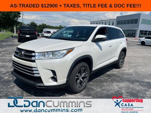 Used 2019 Toyota Highlander LE w/ Carpet Mat Package (TMS) FWD image 1