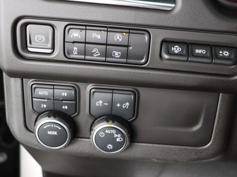 Used 2023 Chevrolet Suburban High Country image 24