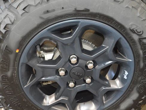 Used 2023 Jeep Wrangler Unlimited w/ Cold Weather Group image 15