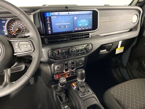 New 2026 Jeep Gladiator Mojave image 24