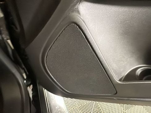 Used 2018 GMC Canyon SLE AWD/4WD image 30