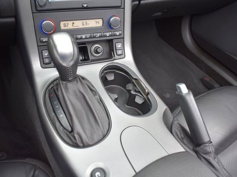 Used 2006 Chevrolet Corvette Convertible w/ Preferred Equipment Group RWD image 21