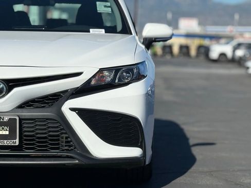 Used 2024 Toyota Camry SE image 4