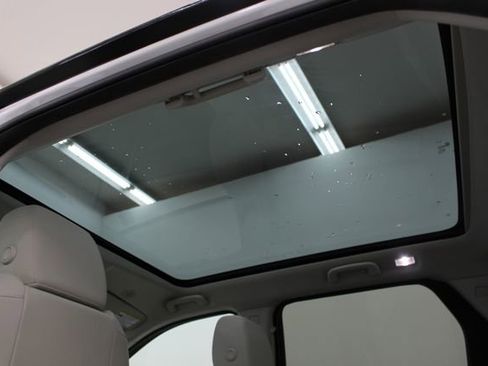 Used 2023 Land Rover Discovery Sport SE AWD/4WD image 36