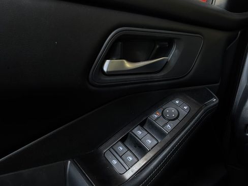 Used 2025 Nissan Rogue SV FWD image 21