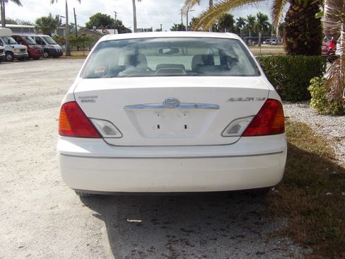 Used 2002 Toyota Avalon XLS image 6