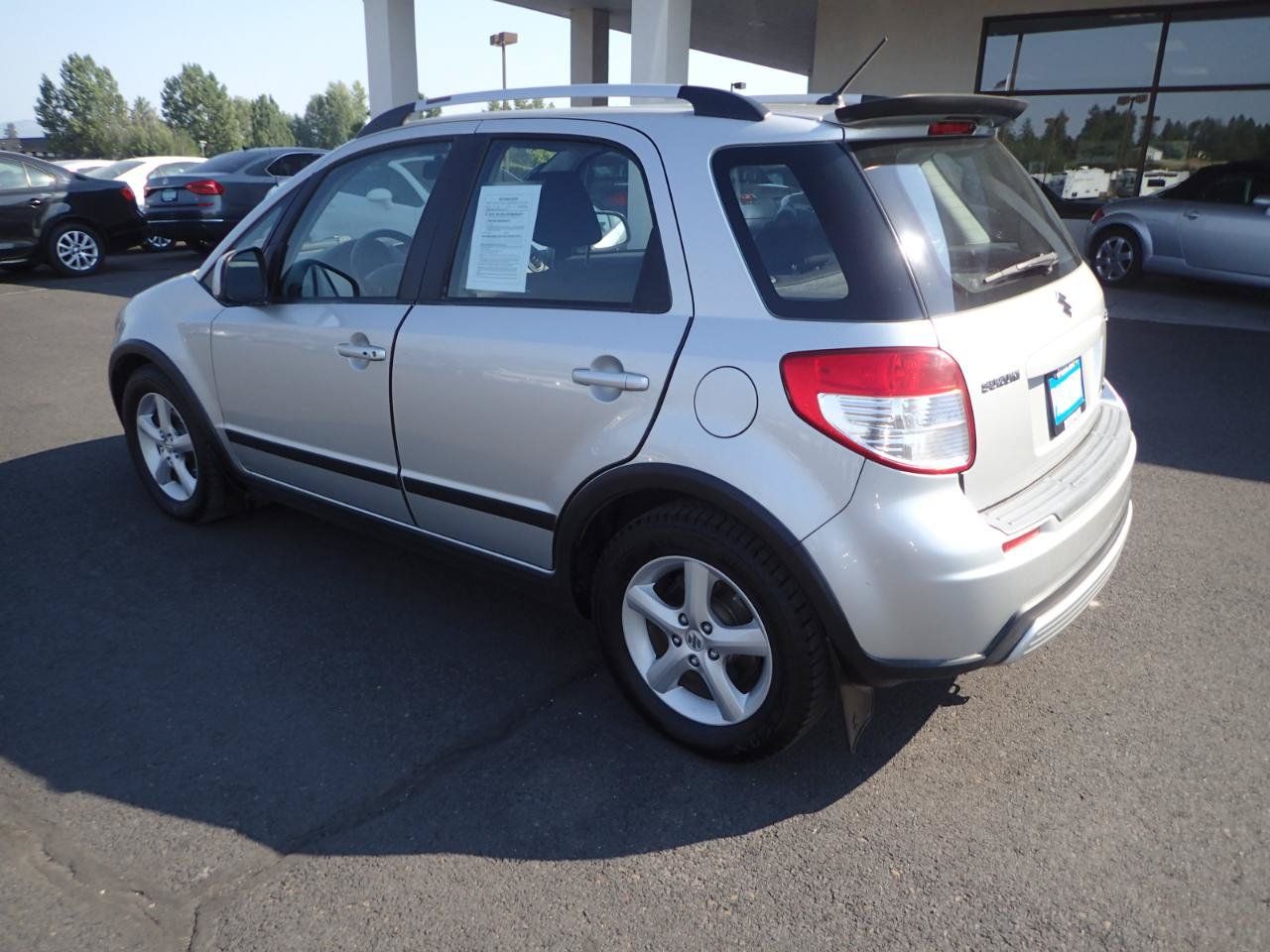 Used 2008 Suzuki SX4 AWD Hatchback w/ Touring Pkg image 3