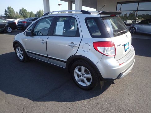 Used 2008 Suzuki SX4 AWD Hatchback w/ Touring Pkg image 3