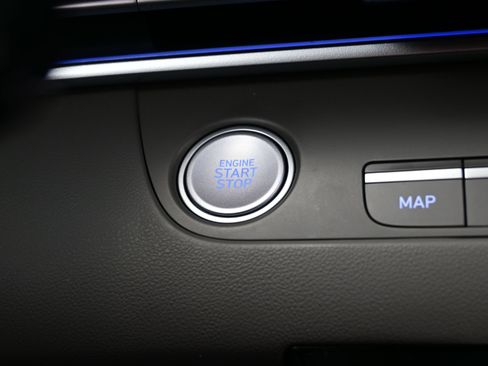 Certified 2025 Hyundai Elantra SEL image 22