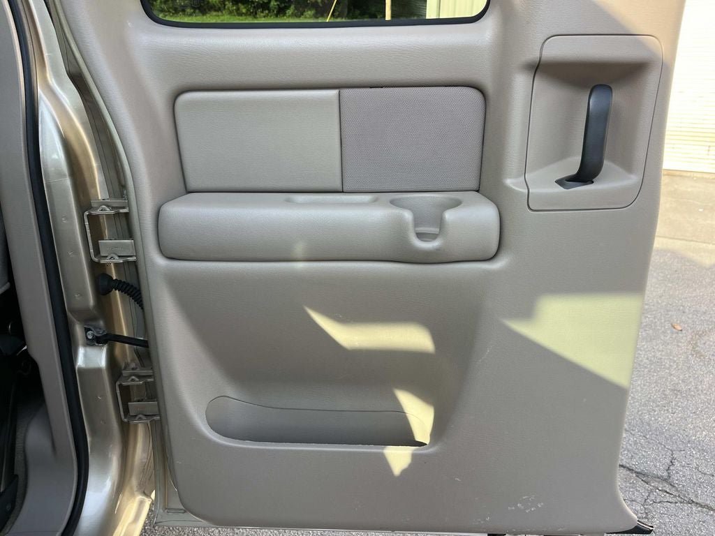 Used 2004 Chevrolet Silverado 2500 LS w/ Heavy-Duty Power Package RWD image 16