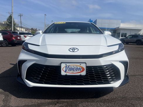 Used 2025 Toyota Camry SE FWD image 2