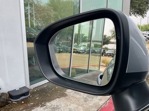 Used 2025 Nissan Rogue SV FWD image 19