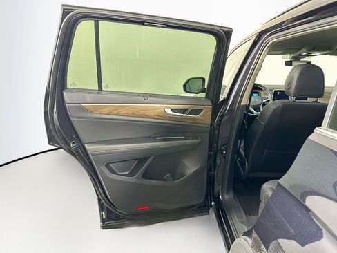 Used 2025 Volkswagen Atlas SE FWD image 25