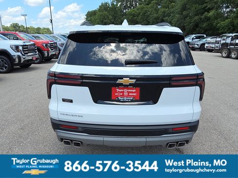 New 2026 Chevrolet Traverse LT w/ Sun and Wheel Package FWD image 7