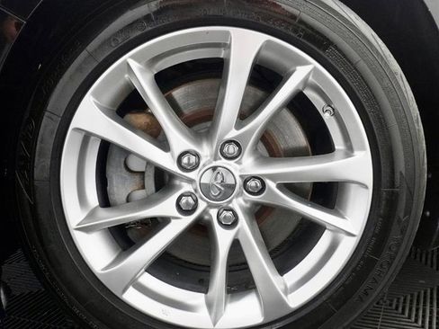 Used 2017 INFINITI Q50 Signature Edition w/ All Weather Package (L93) image 3