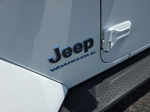 Used 2025 Jeep Wrangler Unlimited Sahara AWD/4WD image 12