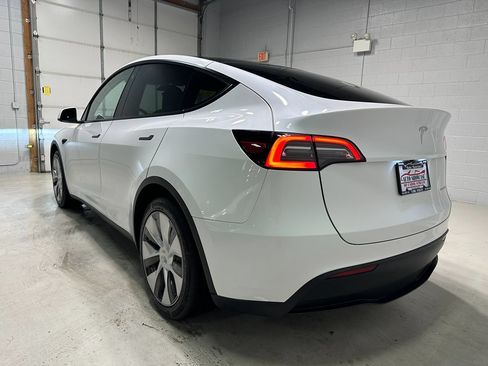 Used 2023 Tesla Model Y Long Range AWD/4WD image 20