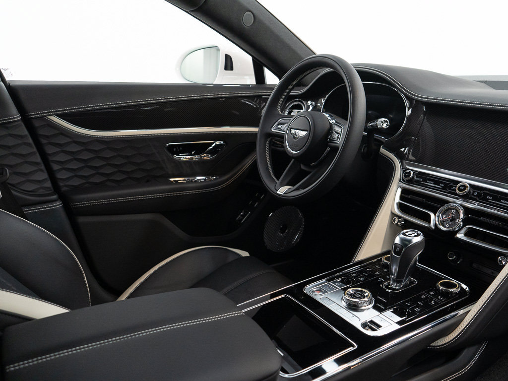Used 2025 Bentley Flying Spur Plug-In Hybrid AWD/4WD image 29