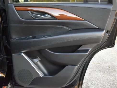 Used 2018 Cadillac Escalade Premium Luxury image 39