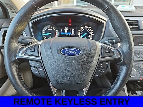 Used 2017 Ford Fusion SE image 9