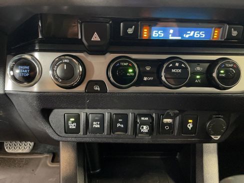 Used 2018 Toyota Tacoma Limited image 24