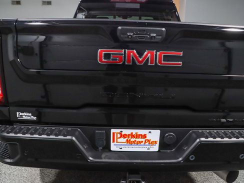 Used 2022 GMC Sierra 2500 Denali w/ Denali Ultimate Package AWD/4WD image 8