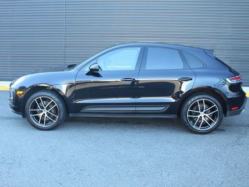 Certified 2023 Porsche Macan image 2
