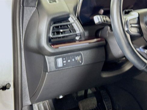 Used 2026 Chevrolet Traverse Z71 w/ Enhanced Driving Package AWD/4WD image 8