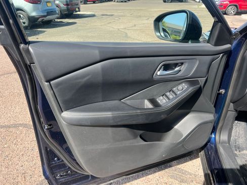 Used 2025 Nissan Rogue SV FWD image 18