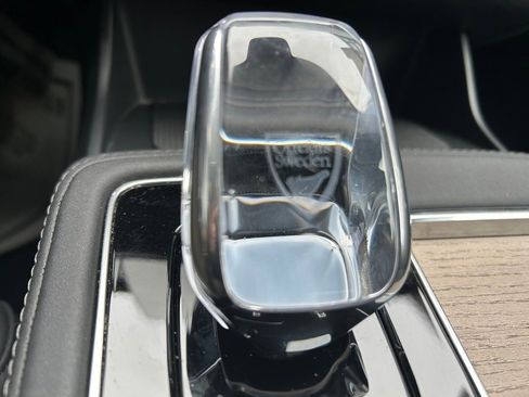 Certified 2025 Volvo XC90 B5 Plus image 27