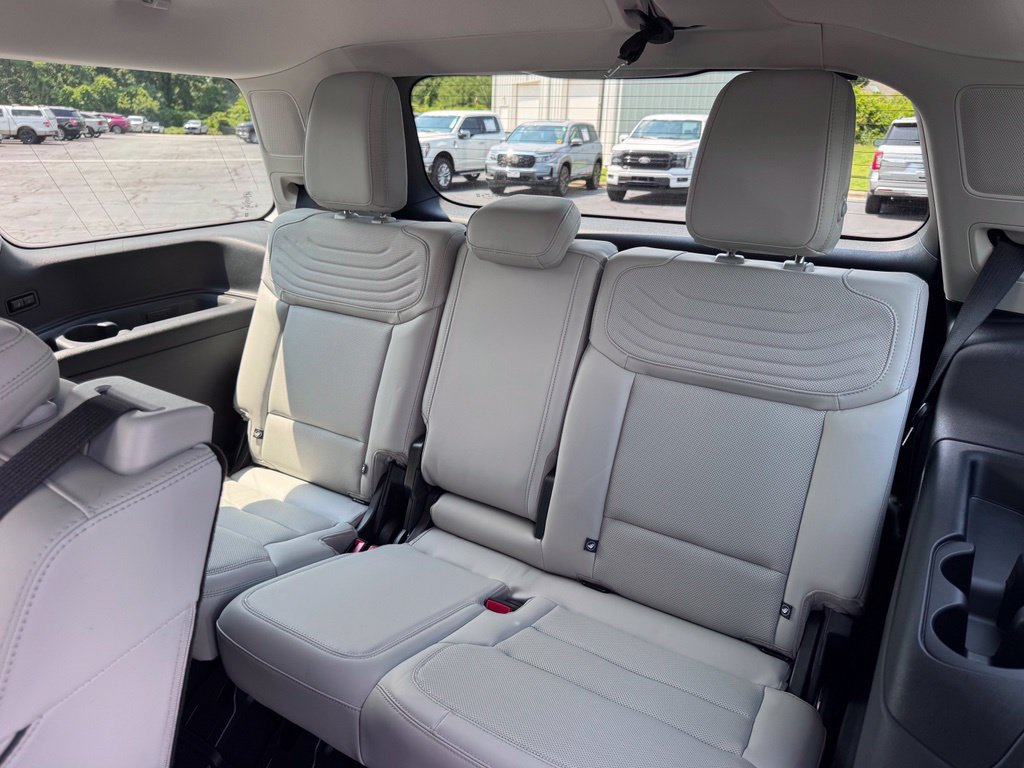 Used 2025 Ford Expedition Platinum w/ Platinum Ultimate Package AWD/4WD image 35