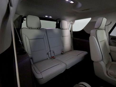 Used 2021 GMC Yukon Denali w/ Denali Premium Package image 13